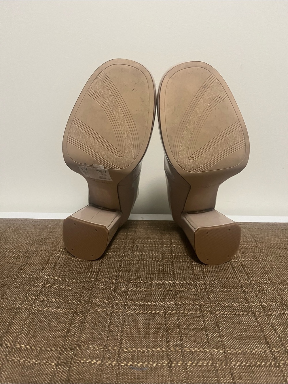 Clarks Women's Nude Patent Block Heel Pumps - Picture 4 of 7